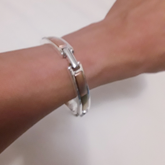 LIZ CLAIBORNE MATTE GOLD & BRONZE METALLIC BRACELET/EARRING SET - Picture 7 of 10